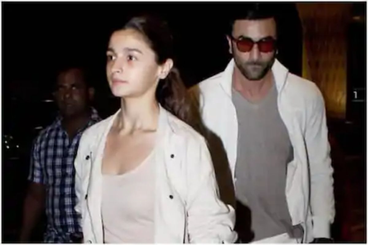 रणबीर कपूर-संजय लीला भंसाळीचा कोरोना रिपोर्ट पॉझिटिव्ह आल्यानंतर आलिया भट्टही होम क्वारंटाइन