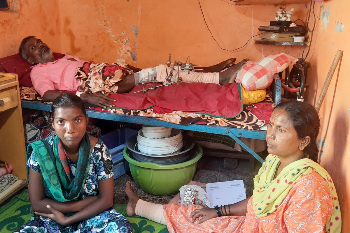 बस अपघातात संपूर्ण कुटुंबाला अपंगत्व, उपचाराकडे एसटी महामंडळाचं दुर्लक्ष