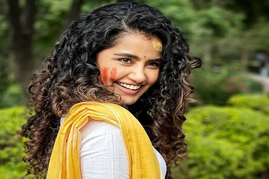 या गोड अभिनेत्रीनं जसप्रितच्या लग्नावेळीच गायलं सॅड सॉंग, व्हायरल VIDEO वर रंगताहेत चर्चा