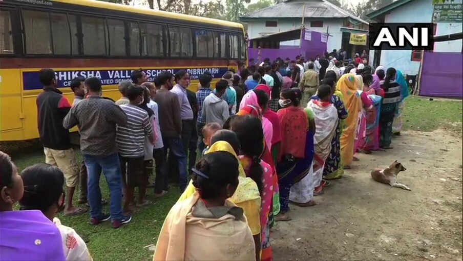 आसाममध्ये पहिल्याच टप्प्यात मुख्यमंत्री सर्बानंद सोनोवाल, विधानसभा अध्यक्ष हिरेन्द्रनाथ गोस्वामी यांच्या मतदारसंघासाठी मतदान होणार आहे. याशिवाय सत्तारुढ भाजप आणि आसाम गण परिषदेच्या महत्त्वाच्या उमेदवारांसाठी आज मतदान होणार आहे. (फोटो-बकूल, डिब्रूगड- आसाम)