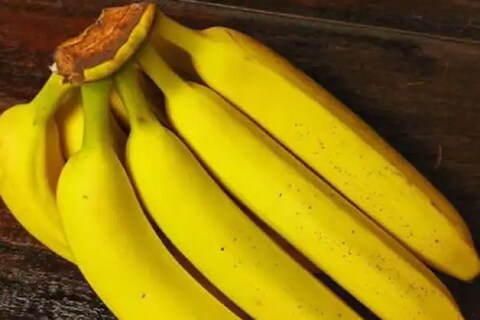 केळी विकत घेण्यासाठी कोणाला दीड लाखांपेक्षा अधिक किंमत मोजावी लागली असेल असं सांगितलं तर विश्वास बसेल का? नाही नां पण हे खरं आहे. 