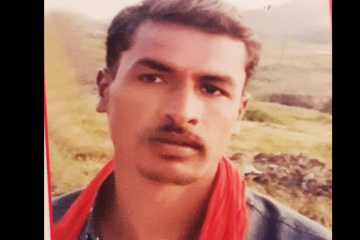 रस्त्याचे सुरू होते काम, अचानक विजेच्या तारेला चिटकून कामगाराचा मृत्यू