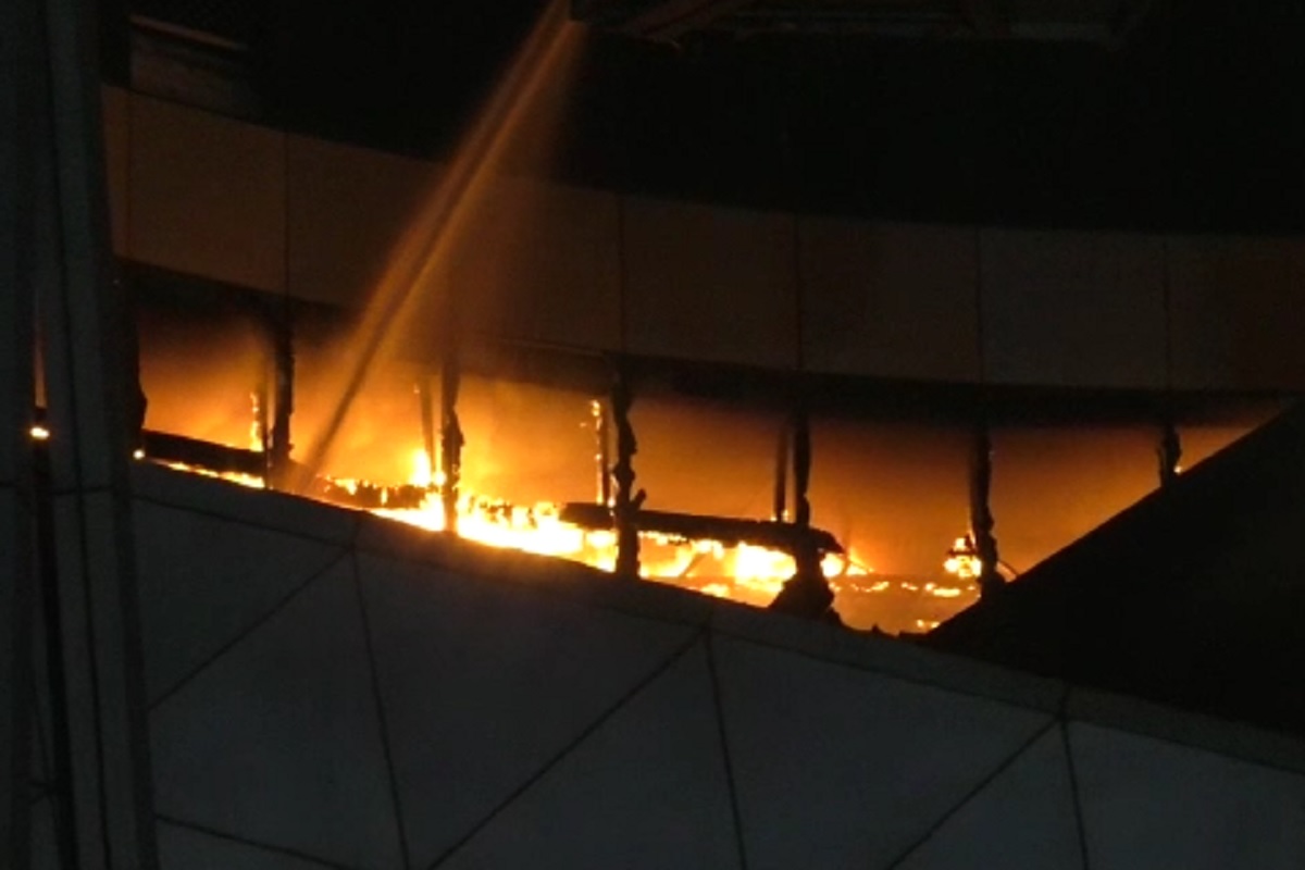 Bhandup Hospital Fire: कोव्हिड सेंटरमध्ये अग्नितांडव, ड्रीम मॉलमधील थराराचे भीषण VIDEO