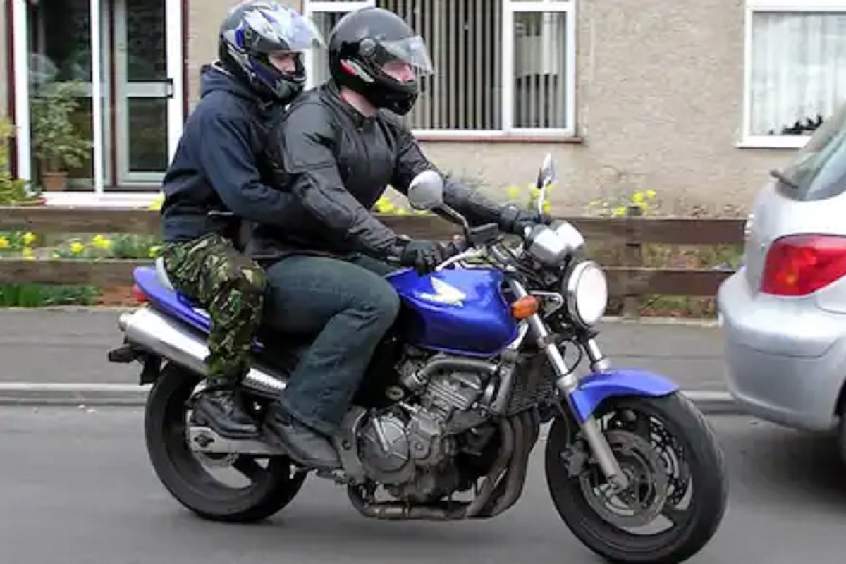 हे स्मार्ट हेल्मेट घातल्याशिवाय बाईक स्टार्ट होणार नाही; पाहा भन्नाट VIDEO