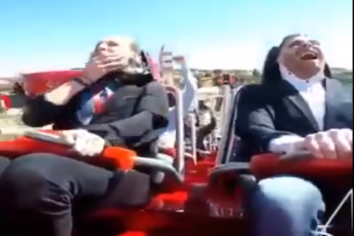 अरे बापरे! रोलर कोस्टर राइडची मजा लुटताना तोंडावर आपटला पक्षी; पुढे काय झालं पाहा VIDEO