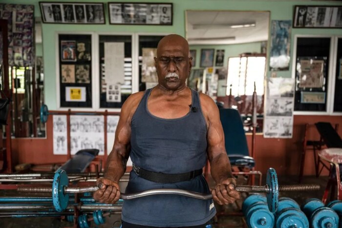 बॉडीबिल्डिंग वयस्कर व्यक्तींशी फारसं संबंधित नाही; पण ज्यांना ते करण्याची सवय आहे आणि ज्या व्यक्ती ते सुरू ठेवतात, त्यांच्या आरोग्याला त्याचे चांगले फायदे होतात, असं संशोधन सांगतं.  (फोटो सौजन्य - AFP)