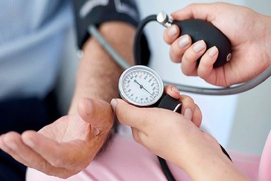 उच्च रक्तदाबाची (High BP) सर्वसाधारण दिसणारी ही लक्षणं तुम्हाला माहीत आहेत का?