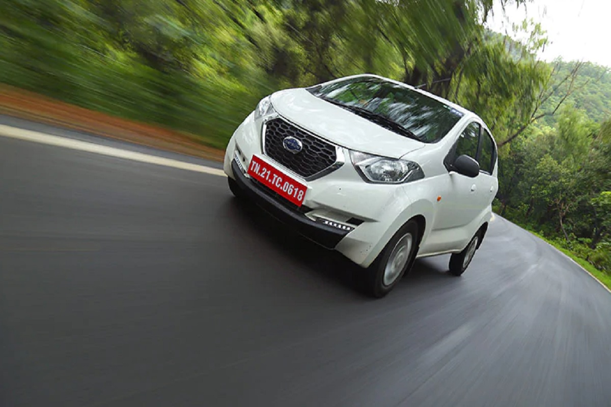 देशातील सर्वात स्वस्त कारवर हजारोंचा डिस्काउंट; जाणून घ्या किंमत आणि ऑफर्स