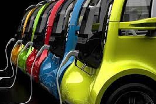 स्मार्टफोन आणि स्मार्टवॉचनंतर आता ही मोबाईल कंपनी बनवणार इलेक्ट्रिक कार