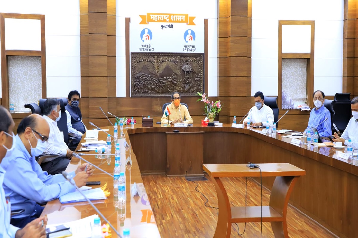 EXCLUSIVE: मुंबईसह संपूर्ण महाराष्ट्रात लागणार कर्फ्यू? कोरोनासंबंधी मुख्यमंत्र्यांच्या बैठकीत काय झाला निर्णय?