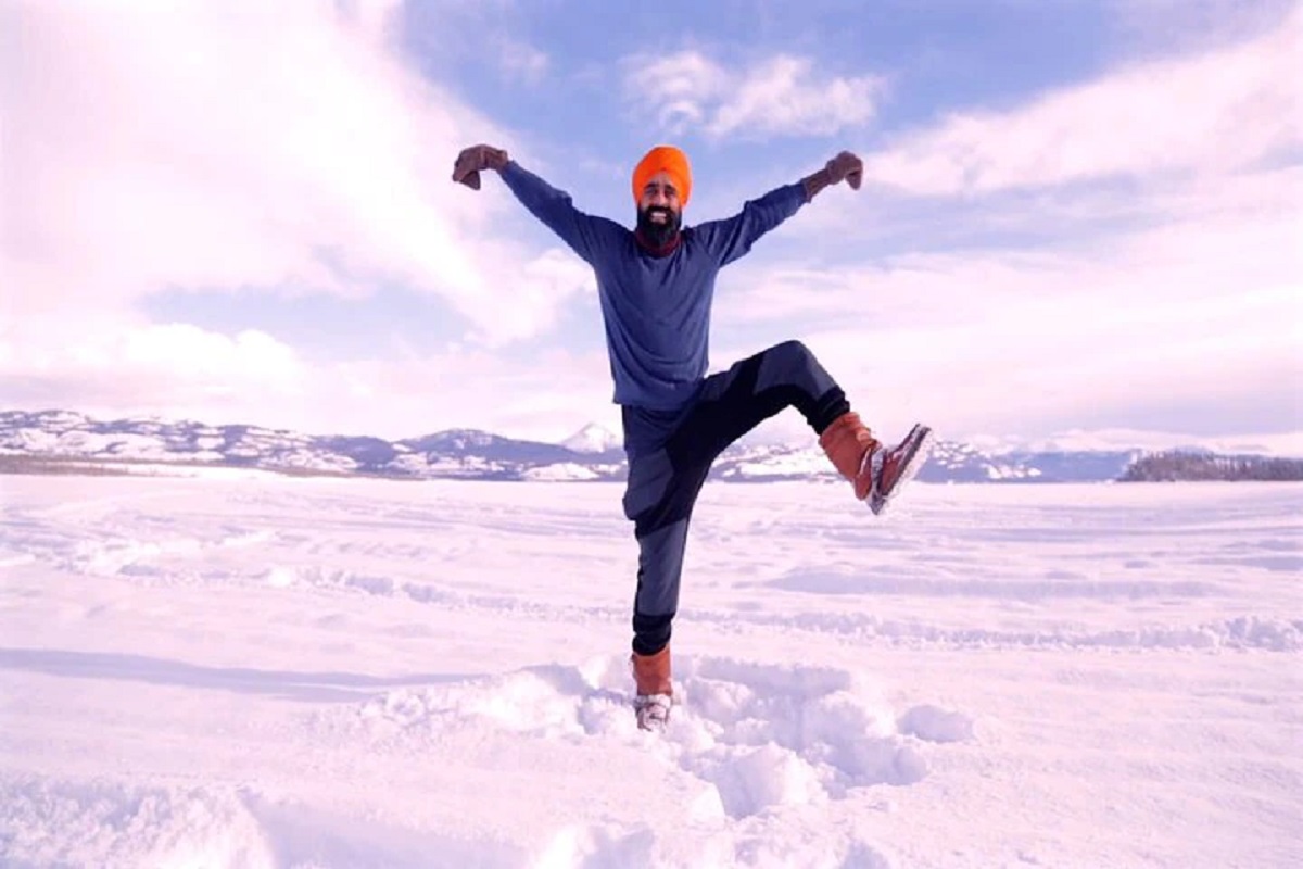 आनंद गगनात मावेना! कोरोनाची लस घेतल्यानंतर अशी होती तरुणाची पहिली प्रतिक्रिया...पाहा VIDEO