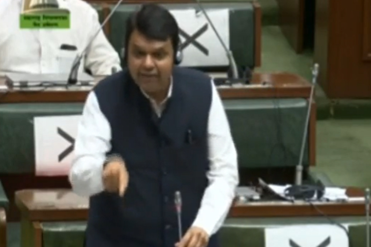 अधिवेशनात फडणवीस आक्रमक, गृहमंत्री अनिल देशमुखांवरच व्यक्त केला संशय, म्हणाले...