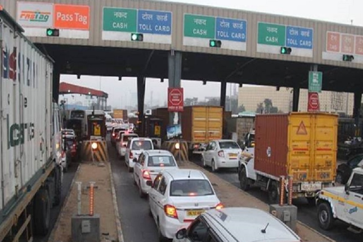 तुमच्या गाडीला FASTag नसेल, तर वाहनाचा इन्शोरन्सही होणार नाही; या तारखेपासून लागू होणार ही नवी व्यवस्था