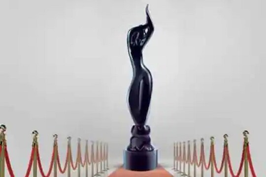 Filmfare Awards 2021 LIVE: बिग बींच्या संवादांनी जिंकलं! गुलाबो सिताबोला बेस्ट डायलॉग्जचा पुरस्कार