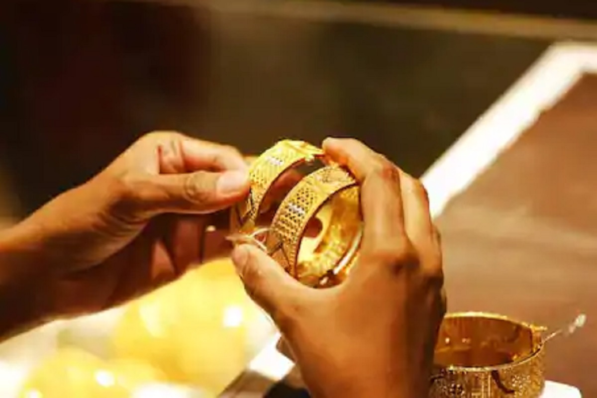 Gold Price Today: सलग दोन दिवसांच्या वाढीनंतर आज पुन्हा उतरला सोन्याचा भाव, चांदीही झाली स्वस्त