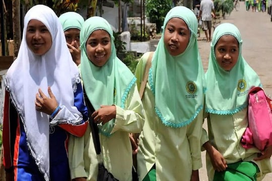 Hijab Compulsion: मुस्लीम नसाल तरी या देशात घालावा लागतो हिजाब, आता बदलणार 60 नियम