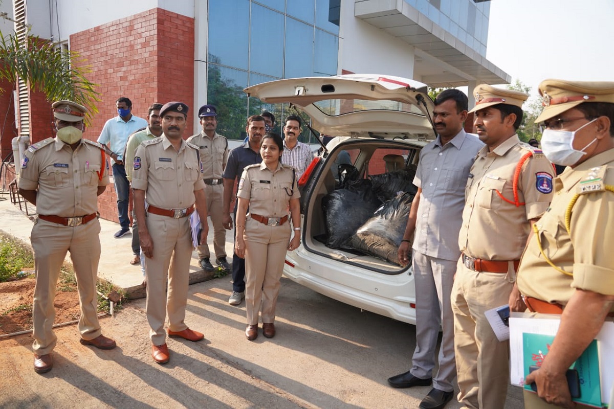 पीएचडीधारक विद्यार्थ्याचा प्रताप, तयार केले बंदी असलेले अंमली पदार्थ पण...