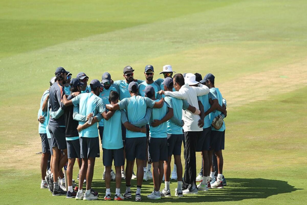 टीम इंडियाचा दिग्गज खेळाडू हरभजन सिंग (Harbhajan Singh) दुसऱ्यांदा बाप बनणार आहे. रविवारी त्याची पत्नी अभिनेत्री गीता बसराने सोशल मीडियावर काही फोटो शेयर करत ही गूड न्यूज दिली. टीम इंडियाचा दिग्गज खेळाडू हरभजन सिंग (Harbhajan Singh) दुसऱ्यांदा बाप बनणार आहे. रविवारी त्याची पत्नी अभिनेत्री गीता बसराने सोशल मीडियावर काही फोटो शेयर करत ही गूड न्यूज दिली.