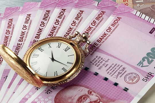 ठेवीदारांना मोठा धक्का, PPF सह व्याजदरांमध्ये मोठी कपात