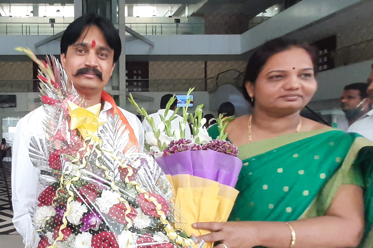 10 जणांसह भाजपात गेले अन् नगरसेवक झाले, आता सेनेत घरवापसी करत उपमहापौर झाले!