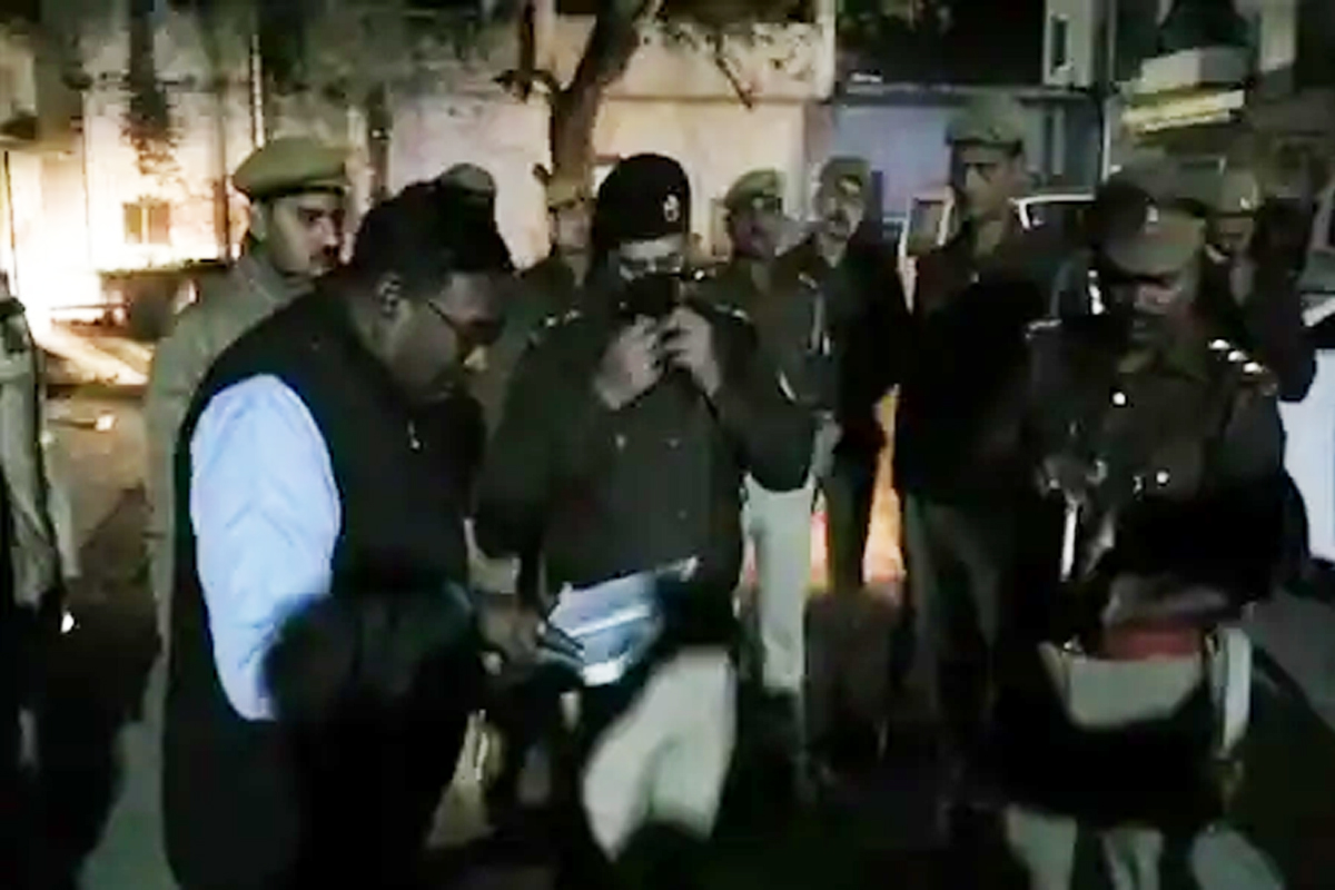 Kanpur News : कानपूरमध्ये मोठा अपघात, ट्रक उलटून 22 मजूर अडकले, 6 ठार