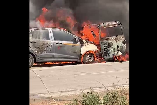 कर्जत नेरळ मार्गावर कारची रिक्षाला धडक, CNG टाकीच्या स्फोटात 4 ठार