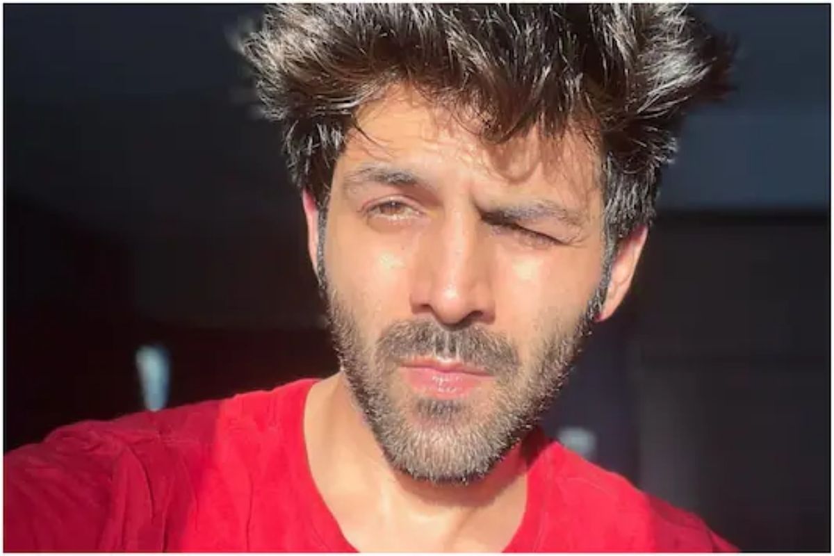 'कोविड झाल्यापासून मला सगळं उलटं दिसतंय', कार्तिक आर्यनने शेअर केला PHOTO