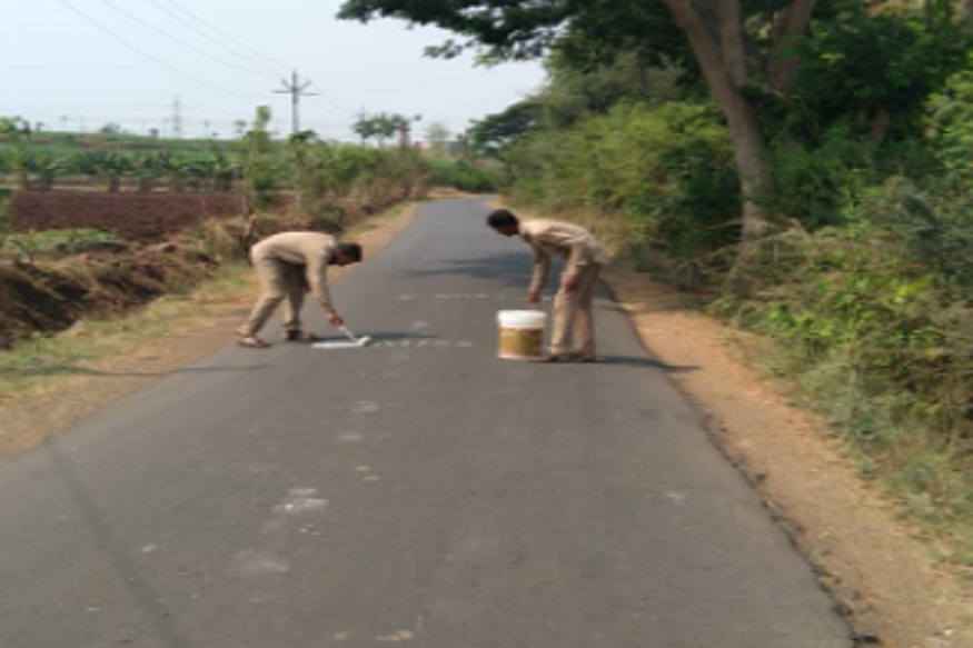 कोल्हापूरमध्ये प्रेमवीराने केला कळस, 2 KM अंतराच्या रस्त्यावर लिहिला हा मेसेज