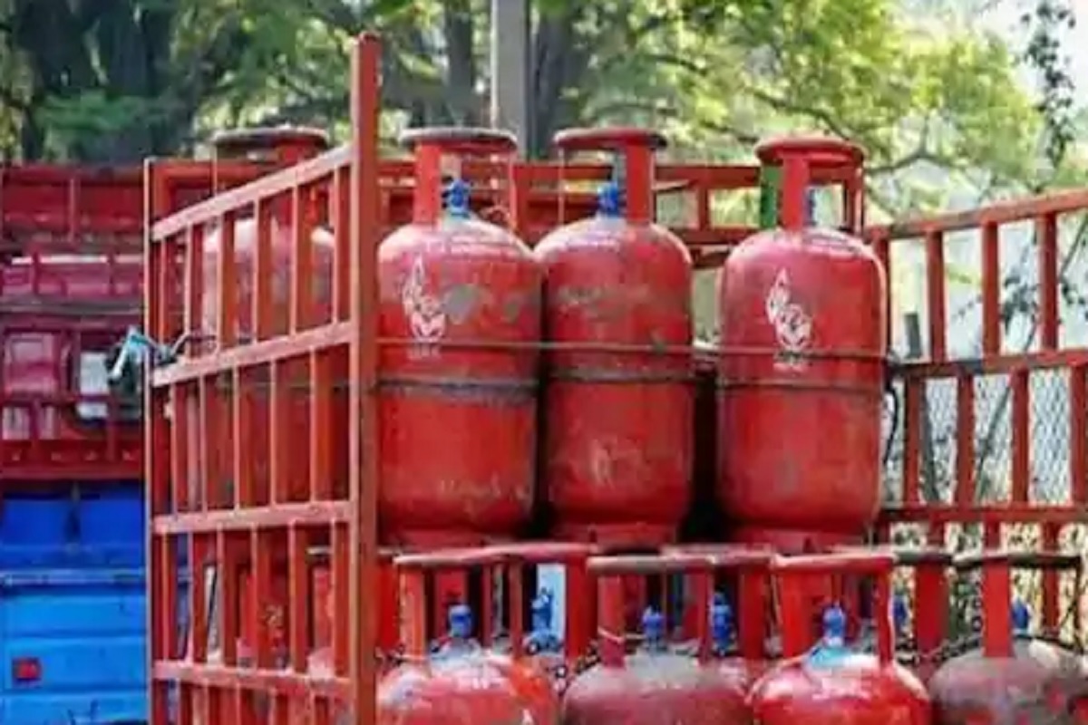 आता LPG गॅस सिलेंडरवर मिळवा 100 रुपयांपर्यंतची सूट, वाचा कसा मिळवाल फायदा