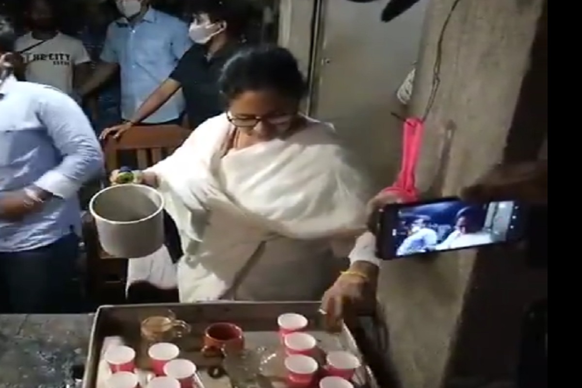 West Bengal Election Video: दिदींची चाय पे चर्चा, ममता बॅनर्जी बनल्या 'चहावाली'