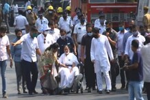 ममता दीदींचं व्हील चेअरवर शक्तीप्रदर्शन; 'त्या' घटनेबाबत निवडणूक आयोग म्हणालं... ममता दीदींचं व्हील चेअरवर शक्तीप्रदर्शन; 'त्या' घटनेबाबत निवडणूक आयोग म्हणालं...