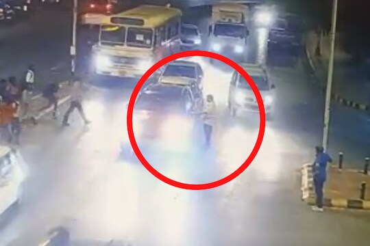 Mansukh Hiren सचिन वाझेंच्या गाडीत बसतानाचा VIDEO आला समोर