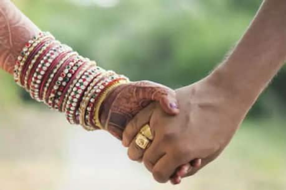 रक्षाबंधनाच्या दिवशी भावाला राखी बांधून येते असं सांगून माहेरी गेलेली नववधू परत आलीच नाही.