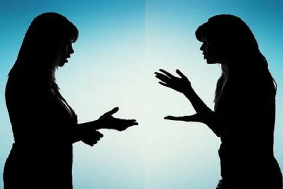 स्वयंपाक कोण करणार? सासू-सुनेचं झालं जोरदार भांडण; सोडवता सोडवता पोलिसांचीही दमछाक