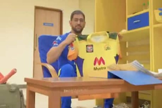 IPL 2021 : धोनीच्या वयावर हार्दिक पांड्याची पोस्ट, चाहते म्हणतात...