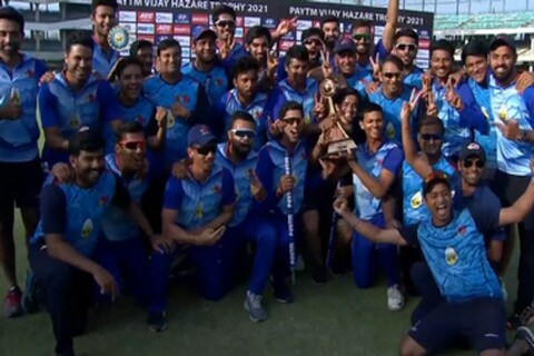 विजय हजारे ट्रॉफीच्या फायनलमध्ये (Vijay Hazare Trophy Final) मुंबईने उत्तर प्रदेशला (Mumbai vs Uttar Pradesh) धूळ चारली आहे. उत्तर प्रदेशने ठेवलेल्या 313 रनच्या आव्हानाचा पाठलाग मुंबईने 41.3 ओव्हरमध्येच 4 विकेट गमावून केला.