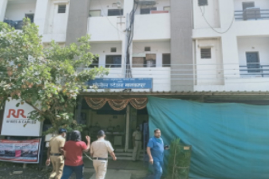 लाज आणणारी घटना, वृद्ध मृत्यूशी झुंज देत होता आणि पोलीस तमाशा बघत होते!