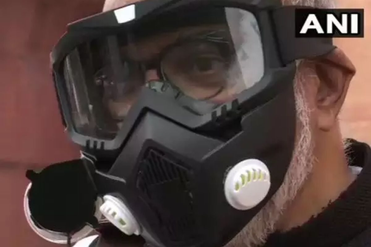 'काय, स्कुबा डायव्हिंगला निघालात का?' संसदेत गेलेल्या मराठी खासदाराला मास्कवरुन विचारला प्रश्न