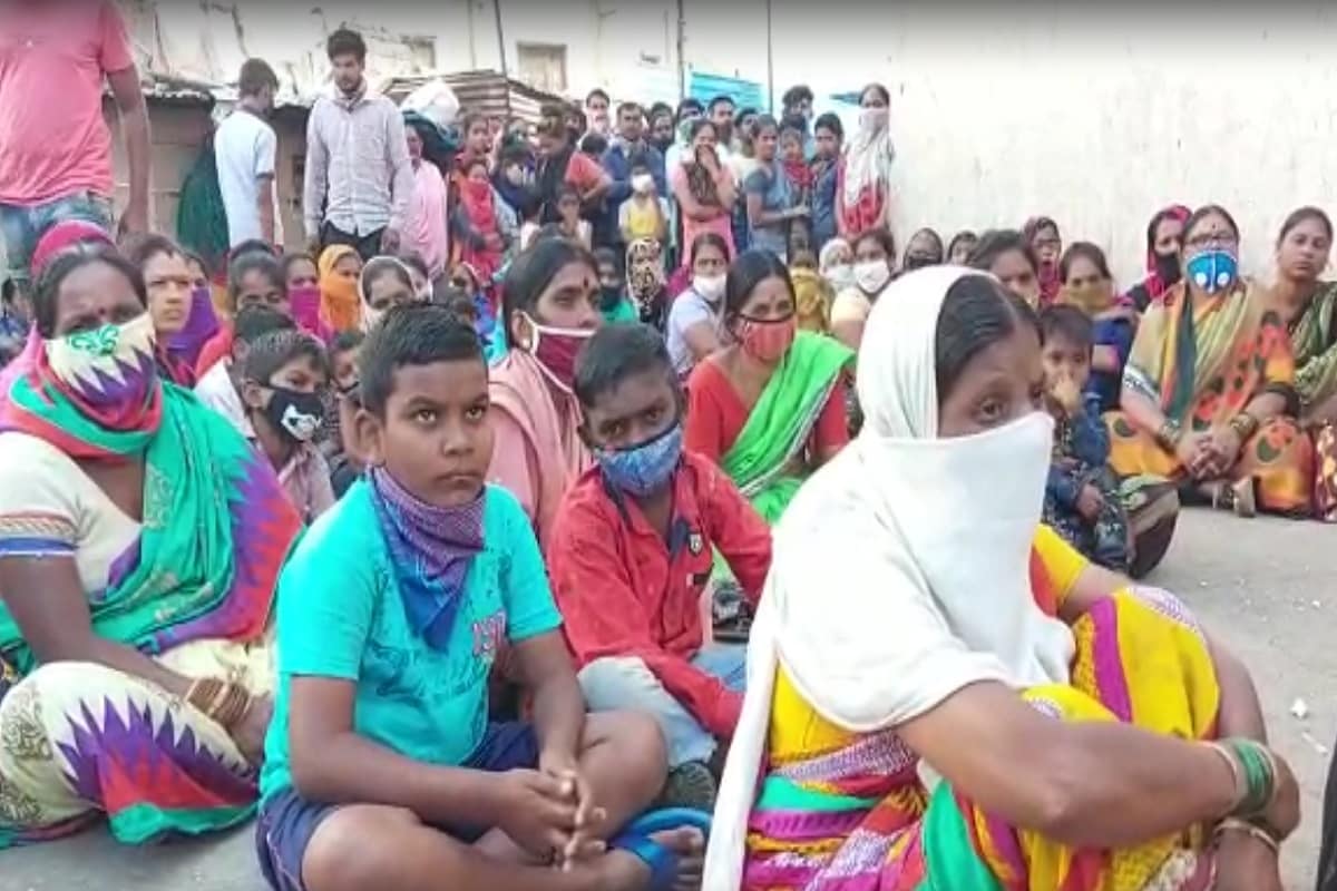 योगेशला न्याय मिळावा याकरता परिसरात नागरिकांचा ठिय्या