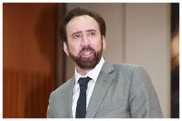 निकोल, आणि रीको यांच्या लग्नातील पोशाखाबद्दल सांगायचं झालं तर रीको शिबाटाने लग्नात हँडमेड जपानी ब्रायडल कीमोने घातलं होतं, हा तीन लेयरचा कीमोने क्योटो लेबलचा होता. तर निकोलस केजने टॉम फोर्डने तयार केलेला टक्सीडो आपल्या स्पेशल दिवशी परिधान केला होता.