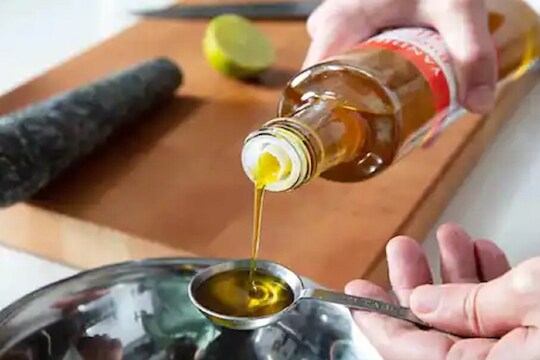 सामान्यांना मोठा दिलासा! खाद्यतेलांच्या किंमती उतरण्यास सुरुवात