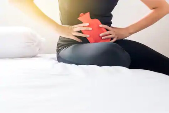 मासिक पाळीदरम्यान तरुणीच्या डोळ्यातून वाहू लागलं रक्त, धक्कादायक कारण आलं समोर