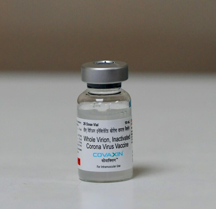 औषध नियामक मंडळाच्या तज्ज्ञ समितीनं कोवॅक्सिनच्या आपात्कालीन वापराला मंजुरी दिली आहे, अशी माहिती सूत्रांनी दिली आहे.
