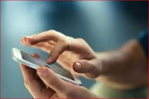 मुलाला मोबाईलवर पॉर्न व्हिडीओ (Porn Video) बघण्याचं व्यसन लागलं होतं. त्यातूनच त्यानं हे कृत्य केल्याचं पोलीस चौकशीत समोर आलं आहे.
