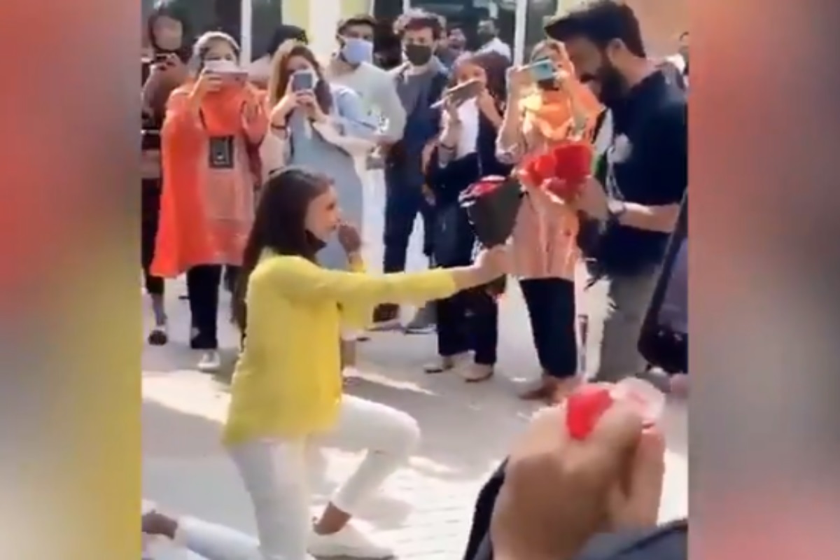 Love Proposal: विद्यापीठात प्रपोज करणं पडलं महागात, व्हिडीओ ट्रेंड झाला अन्...