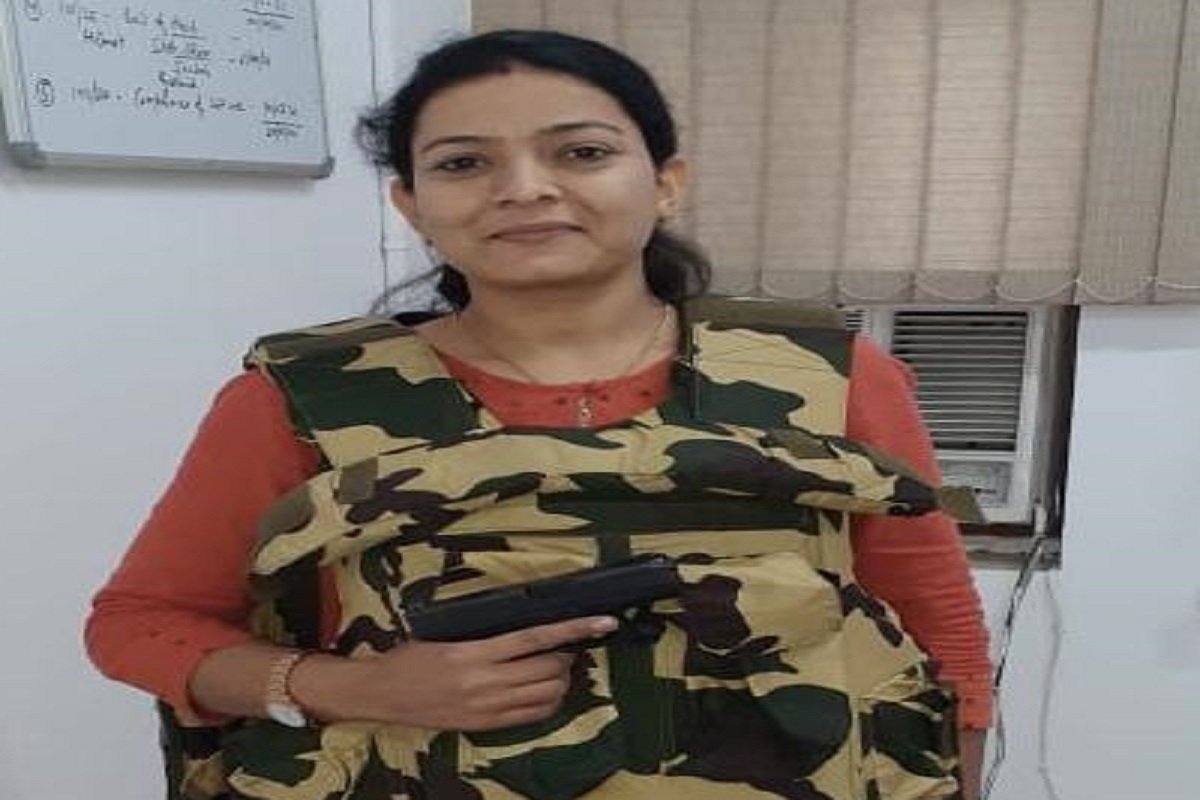 खरी मर्दानी! गोळी झेलूनही 2 कुख्यात गुंडांच्या आवळल्या मुसक्या, एनकाउंटरमध्ये पहिल्यांदाच Lady Officer