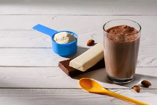 Health Tips: प्रोटिन शेक पिण्याचे हे आहेत बहुमोल फायदे, असा तयार करा घरच्या घरी