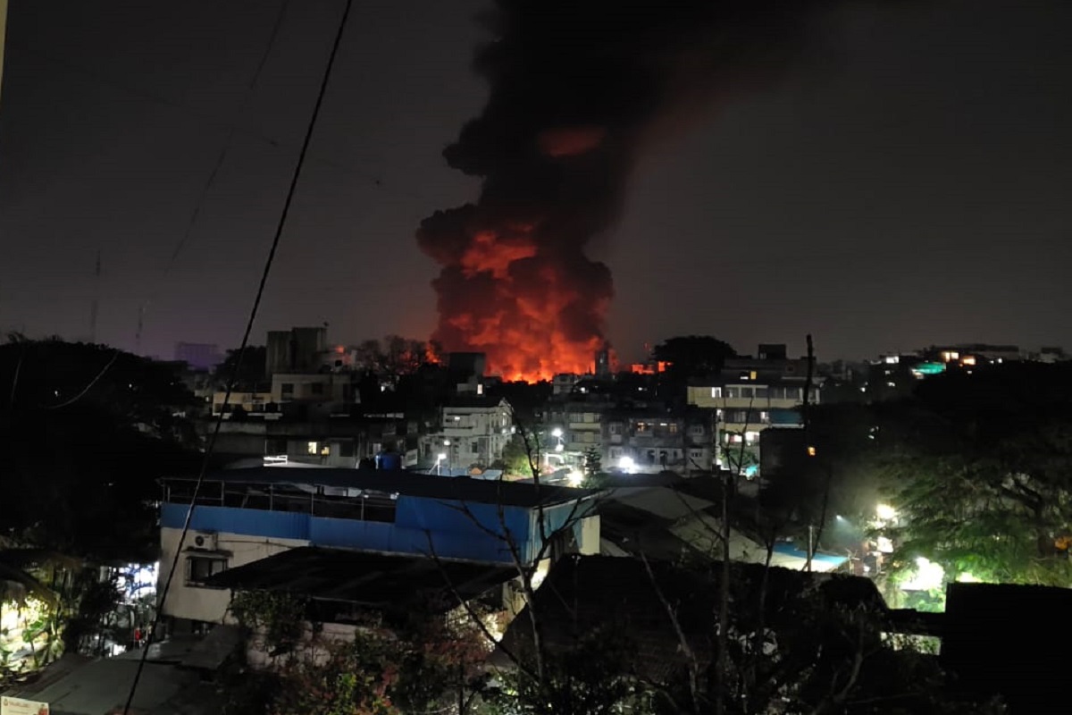 Pune Fashion Street Fire: पुण्यातील आगीत व्यापाऱ्यांचं करोडोंचं नुकसान, 500 हून अधिक दुकानं जळून खाक