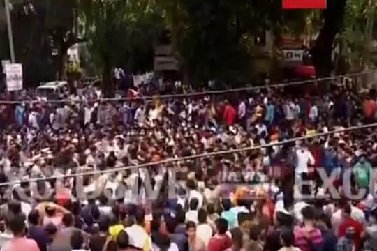 MPSC Exam 2020: पुण्यात विद्यार्थ्यांचा उद्रेक, परीक्षा लांबणीवर गेल्याने रास्तारोको