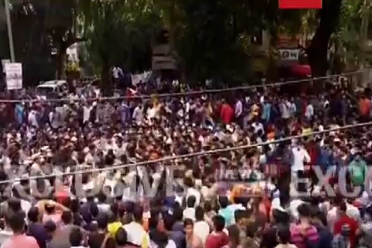 MPSC Exam 2020: पुण्यात विद्यार्थ्यांचा उद्रेक, परीक्षा लांबणीवर गेल्याने रास्तारोको